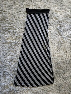 Trendyland Black and Gray Striped Maxi Skirt - Size Small
